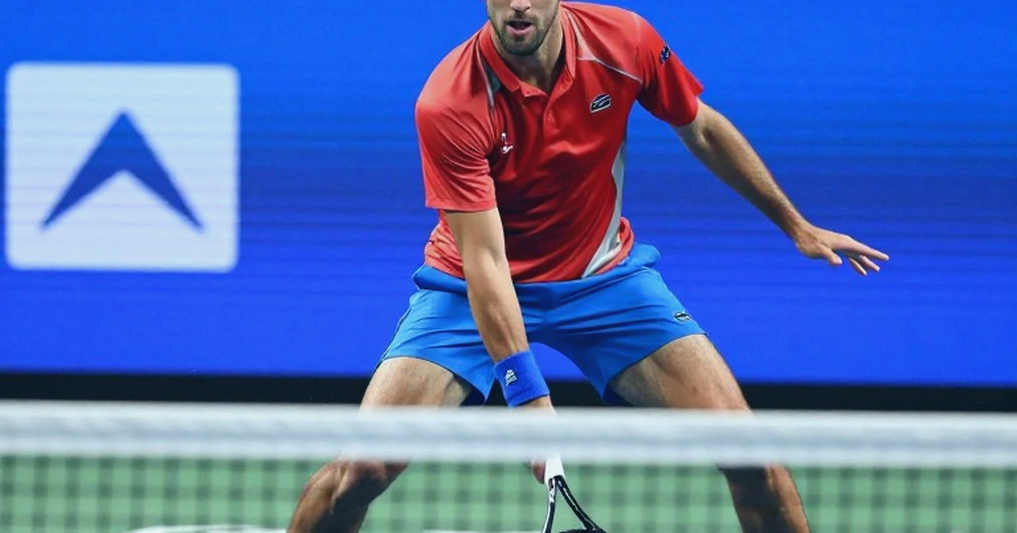 Alcaraz's Japan Open Semifinal: A 16-Point Collapse, Then 6-3, 6-1 — The Wrist Signal