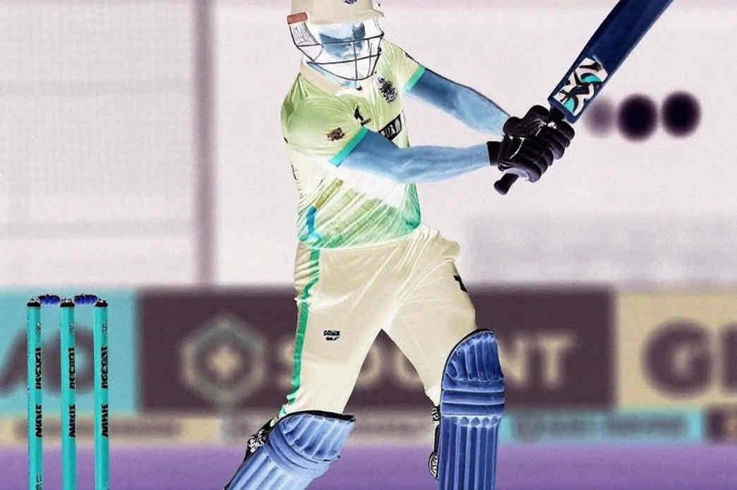 নিলামের ঘরে তেরো বছরের ছেলে: ক্রিকেটের ট্রান্সফার বাজার ক্রিকেটার কেনে না, ক্যালেন্ডার কেনে